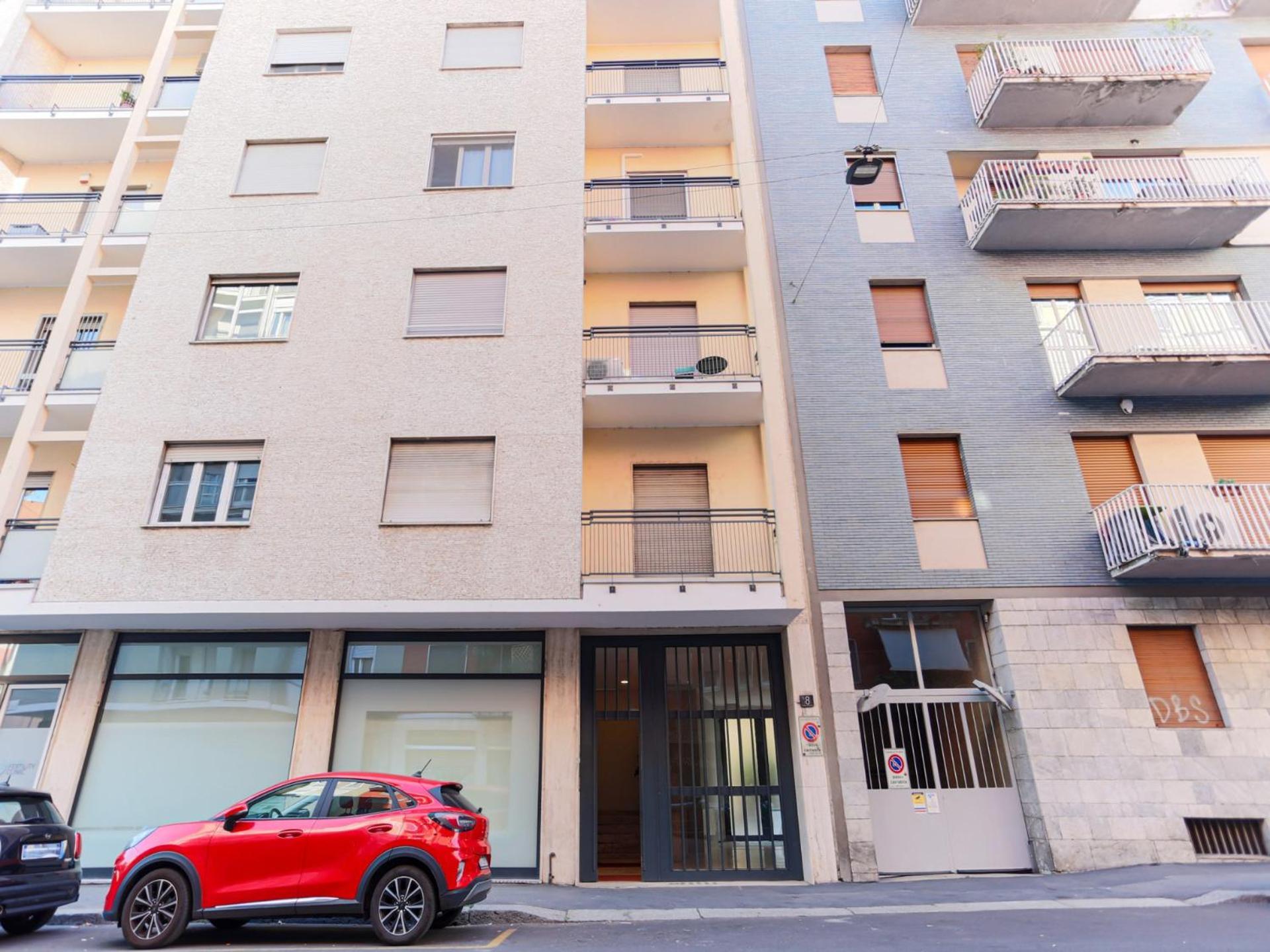 The Best Rent - Spacious And Renovated Multi-Room Apartment In The Missori Area Milánó Kültér fotó